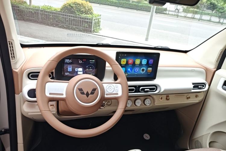 Used Wuling Hongguang MINIEV 2024 3rd Generation 215km Youth Edition Center Console