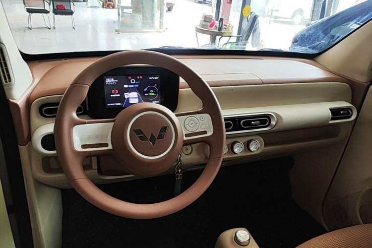 Used Wuling Hongguang MINIEV 2024 3rd Generation 215km Youth Edition Center Console
