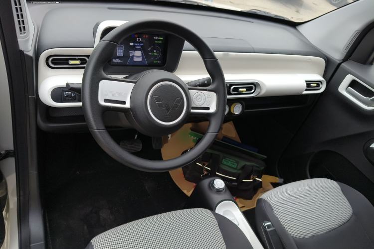 Used Wuling Hongguang MINIEV 2024 3rd Generation 215km Youth Edition Center Console