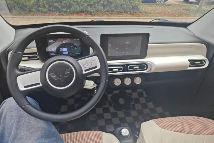 Used Wuling Hongguang MINIEV 2024 3rd Generation 215km Advanced Version Center Console