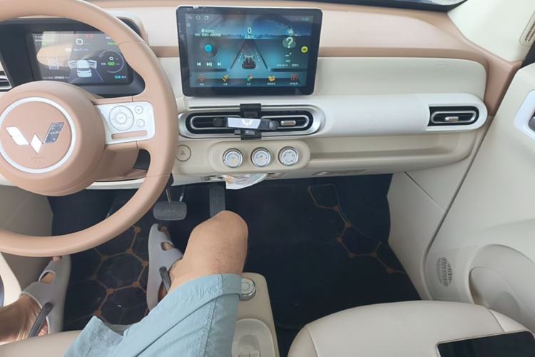 Used Wuling Hongguang MINIEV 2024 3rd Generation 215km Youth Edition Center Console