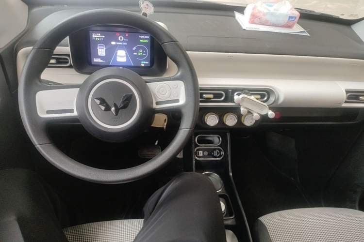 Used Wuling Hongguang MINIEV 2024 3rd Generation 215km Youth Edition Center Console