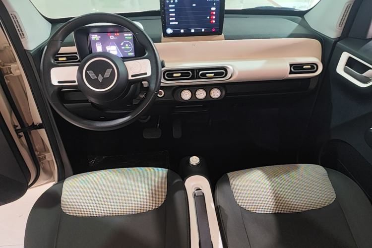 Used Wuling Hongguang MINIEV 2024 3rd Generation 215km Youth Edition Center Console