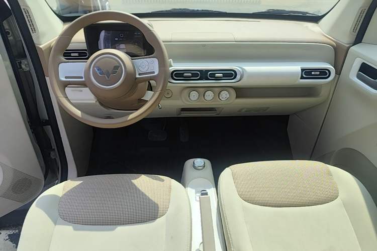 Used Wuling Hongguang MINIEV 2024 3rd Generation 215km Youth Edition Center Console