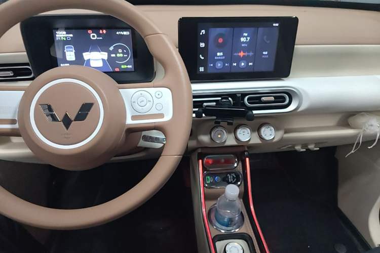 Used Wuling Hongguang MINIEV 2024 3rd Generation 215km Advanced Version Center Console