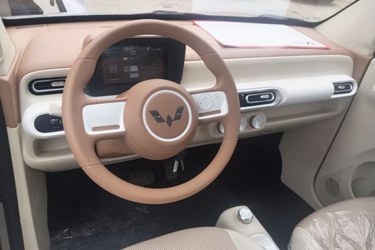 Used Wuling Hongguang MINIEV 2024 3rd Generation 215km Youth Edition Center Console