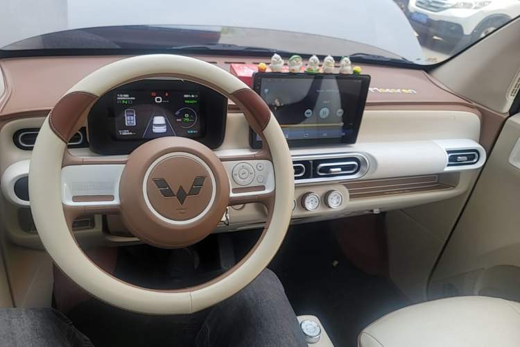Used Wuling Hongguang MINIEV 2024 3rd Generation 215km Youth Edition Center Console