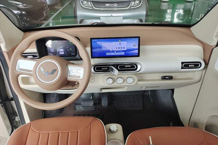 Used Wuling Hongguang MINIEV 2024 3rd Generation 215km Youth Edition Center Console