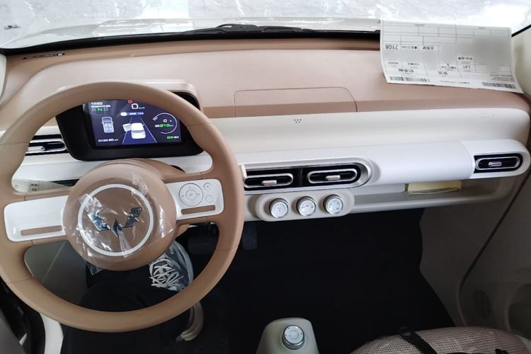 Used Wuling Hongguang MINIEV 2024 3rd Generation 215km Youth Edition Center Console