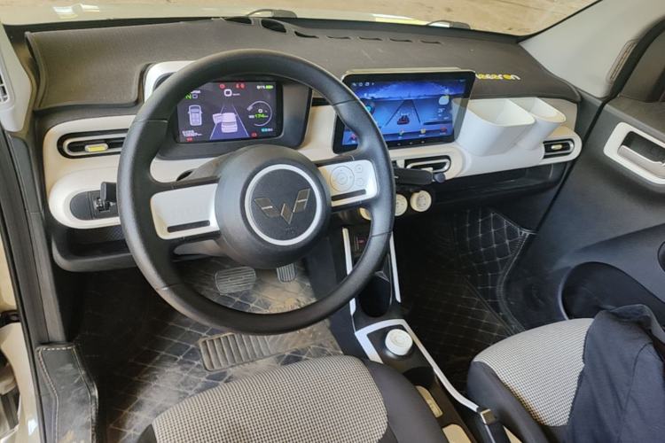 Used Wuling Hongguang MINIEV 2024 3rd Generation 215km Youth Edition Center Console