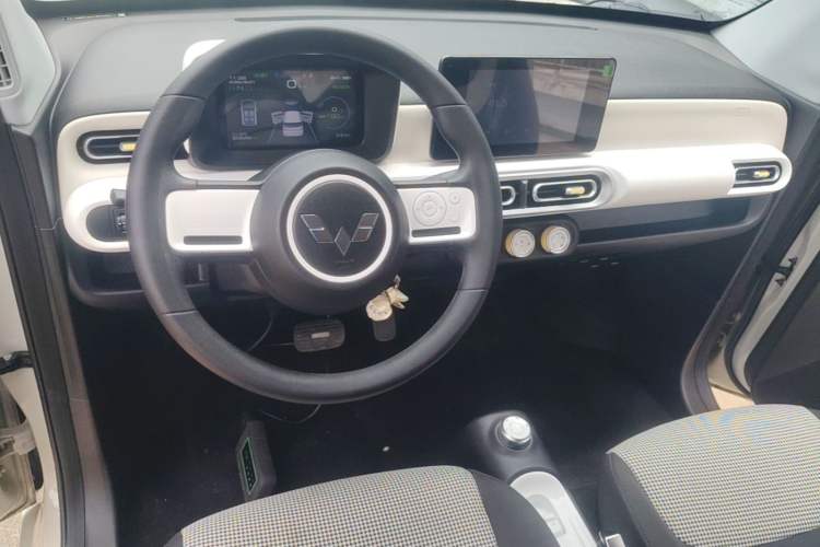Used Wuling Hongguang MINIEV 2024 3rd Generation 215km Advanced Version Center Console