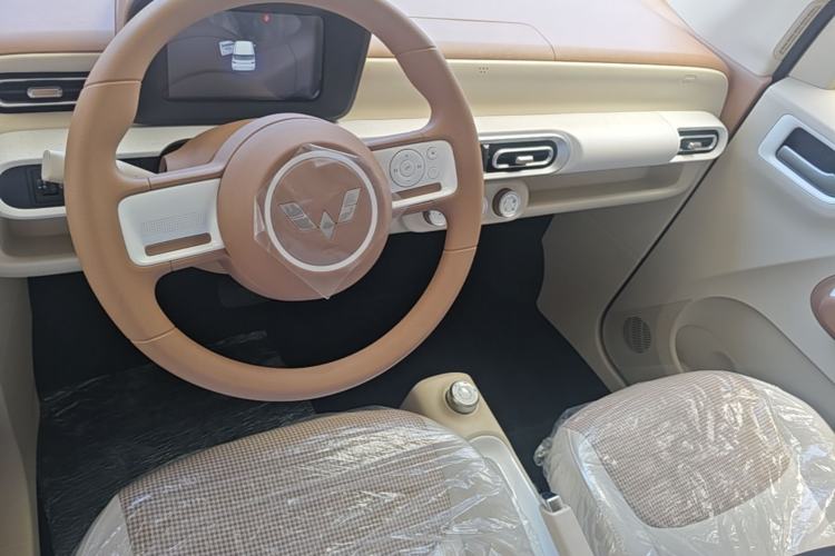 Used Wuling Hongguang MINIEV 2024 3rd Generation 215km Youth Edition Center Console