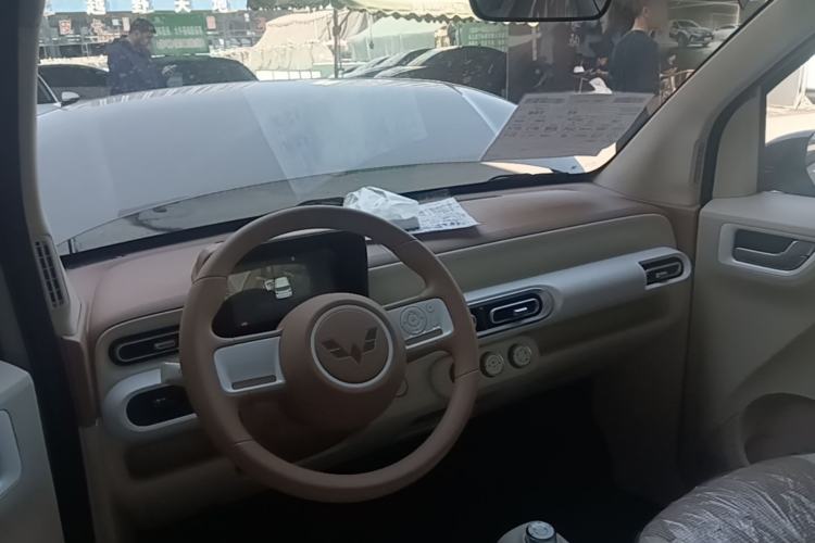 Used Wuling Hongguang MINIEV 2024 3rd Generation 215km Youth Edition Center Console
