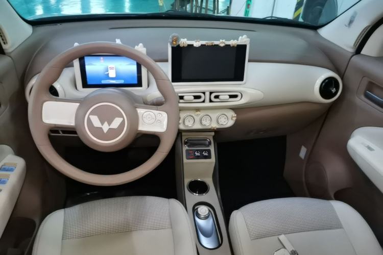 Used Wuling Hongguang MINIEV 2024 3rd Generation 215km Youth Edition Center Console