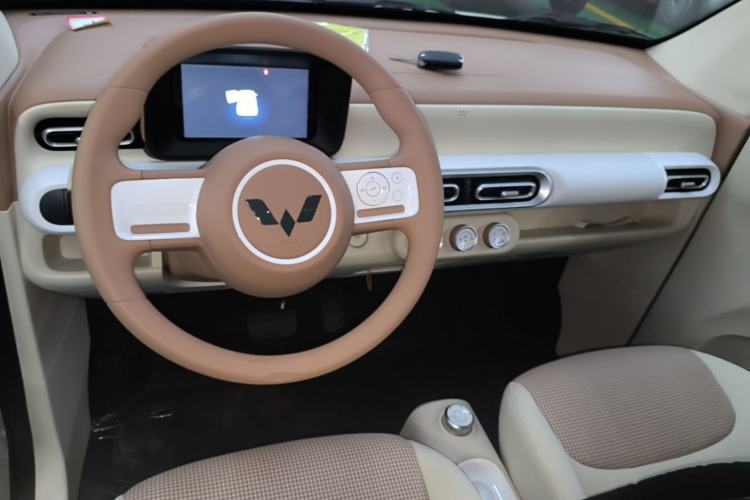 Used Wuling Hongguang MINIEV 2024 3rd Generation 215km Youth Edition Center Console