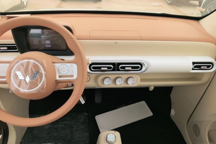 Used Wuling Hongguang MINIEV 2024 3rd Generation 215km Youth Edition Center Console