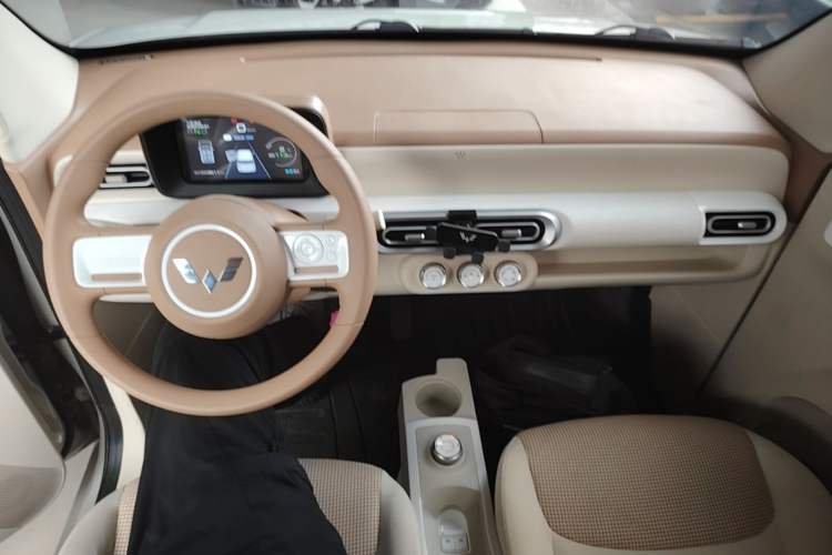 Used Wuling Hongguang MINIEV 2024 3rd Generation 215km Youth Edition Center Console