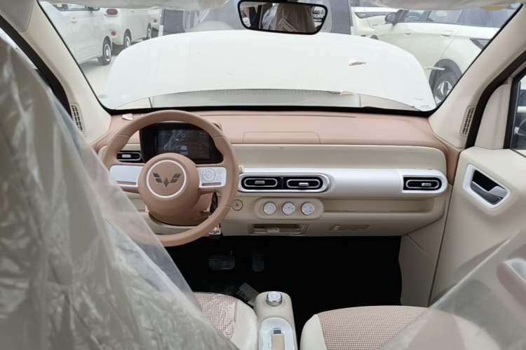 Used Wuling Hongguang MINIEV 2024 3rd Generation 215km Youth Edition Center Console