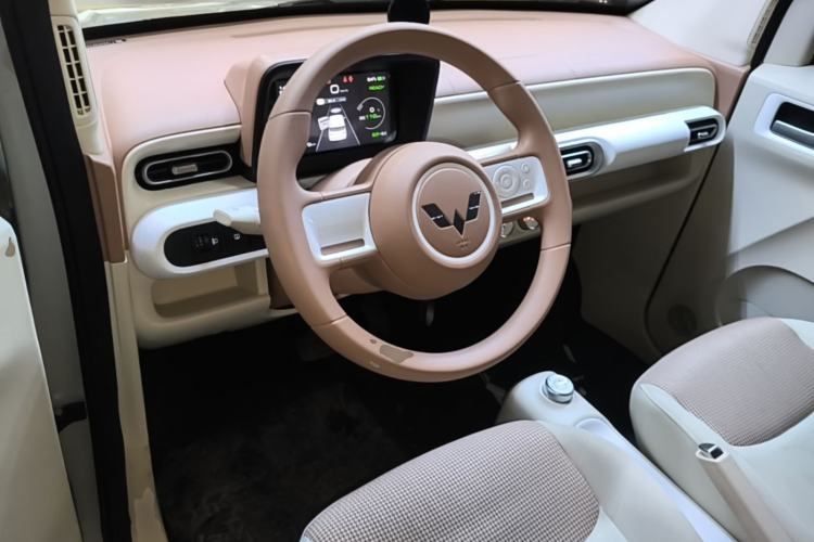 Used Wuling Hongguang MINIEV 2024 3rd Generation 215km Youth Edition Center Console