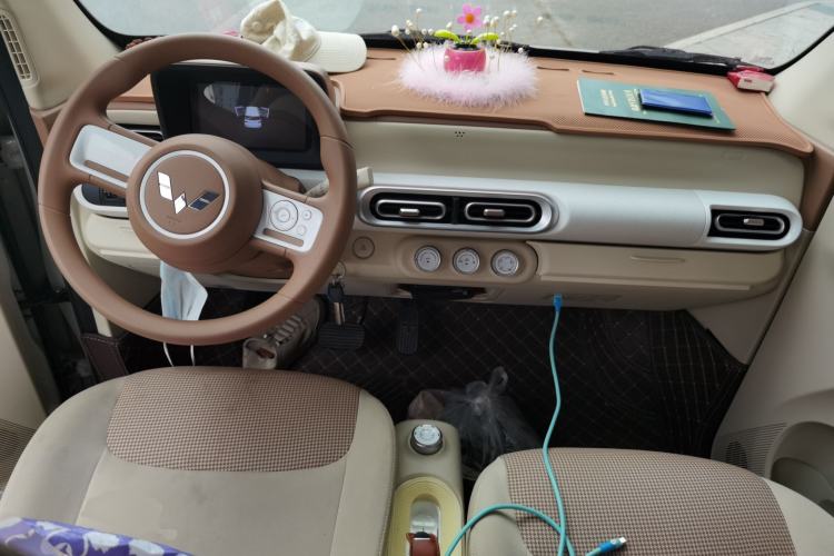 Used Wuling Hongguang MINIEV 2024 3rd Generation 215km Youth Edition Center Console