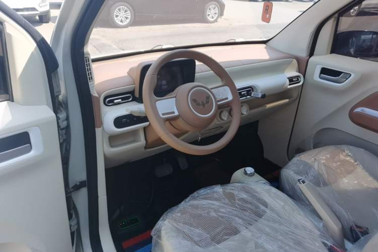 Used Wuling Hongguang MINIEV 2024 3rd Generation 215km Youth Edition Center Console