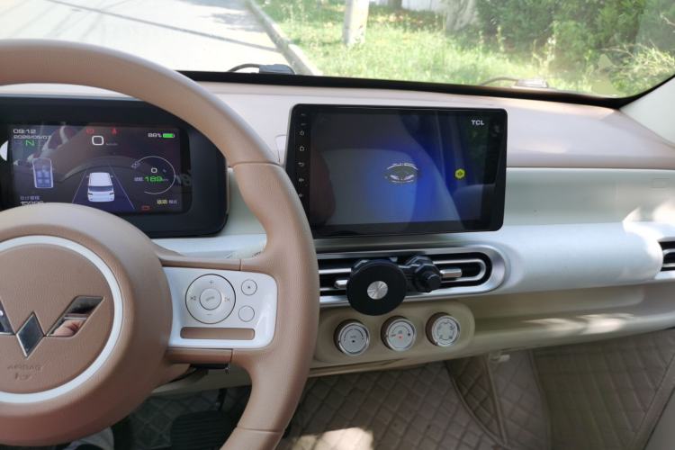 Used Wuling Hongguang MINIEV 2024 3rd Generation 215km Youth Edition Center Console