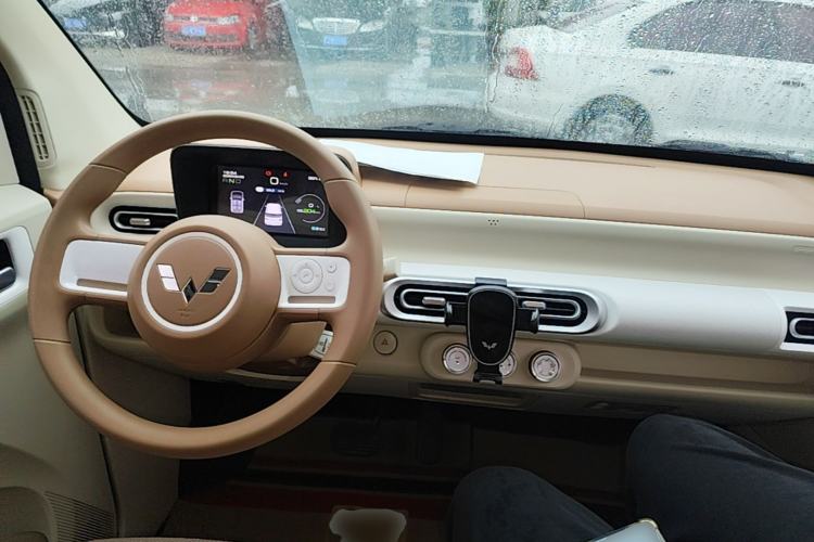 Used Wuling Hongguang MINIEV 2024 3rd Generation 215km Youth Edition Center Console