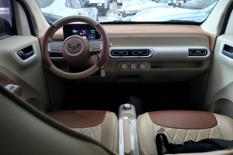 Used Wuling Hongguang MINIEV 2024 3rd Generation 215km Youth Edition Center Console