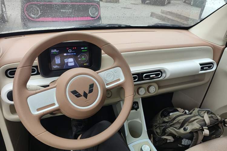 Used Wuling Hongguang MINIEV 2024 3rd Generation 215km Youth Edition Center Console