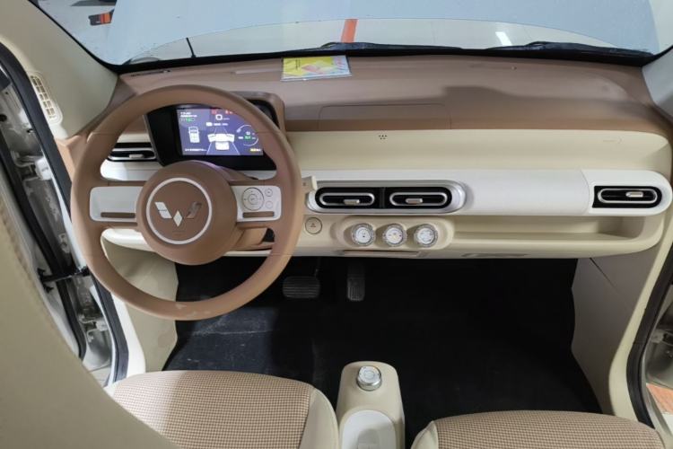Used Wuling Hongguang MINIEV 2024 3rd Generation 215km Youth Edition Center Console