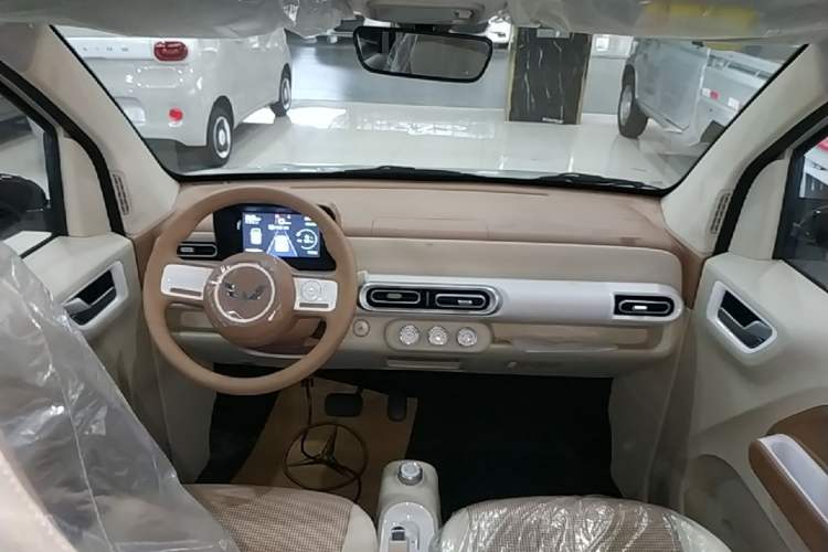 Used Wuling Hongguang MINIEV 2024 3rd Generation 215km Youth Edition Center Console