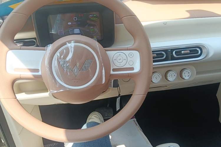 Used Wuling Hongguang MINIEV 2024 3rd Generation 215km Youth Edition Center Console