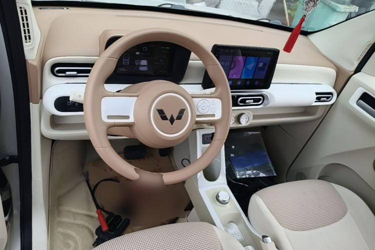 Used Wuling Hongguang MINIEV 2024 3rd Generation 215km Youth Edition Center Console