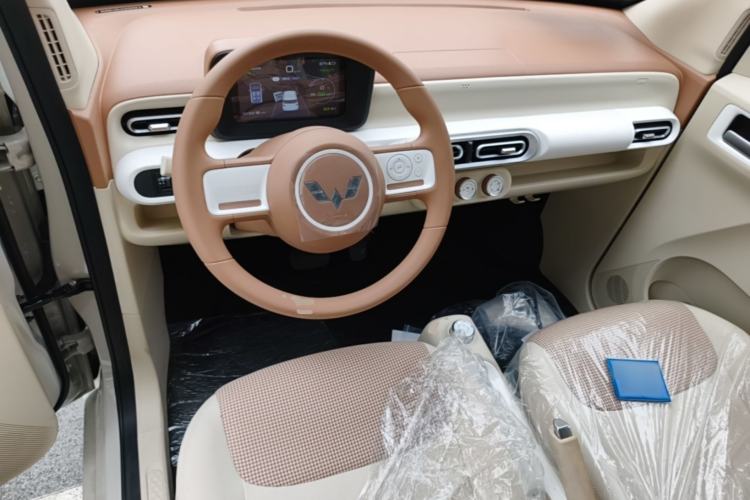 Used Wuling Hongguang MINIEV 2024 3rd Generation 215km Youth Edition Center Console