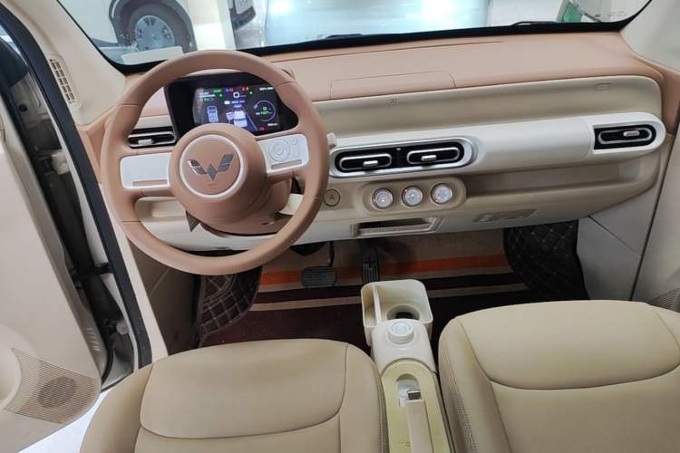 Used Wuling Hongguang MINIEV 2024 3rd Generation 215km Youth Edition Center Console