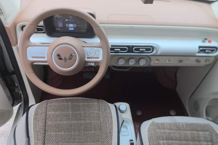 Used Wuling Hongguang MINIEV 2024 3rd Generation 215km Youth Edition Center Console