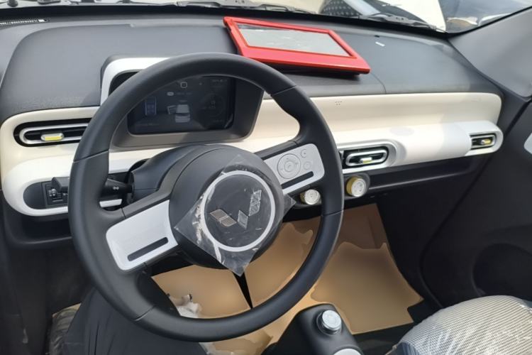 Used Wuling Hongguang MINIEV 2024 3rd Generation 215km Youth Edition Center Console