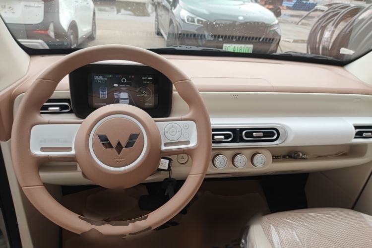 Used Wuling Hongguang MINIEV 2024 3rd Generation 215km Youth Edition Center Console