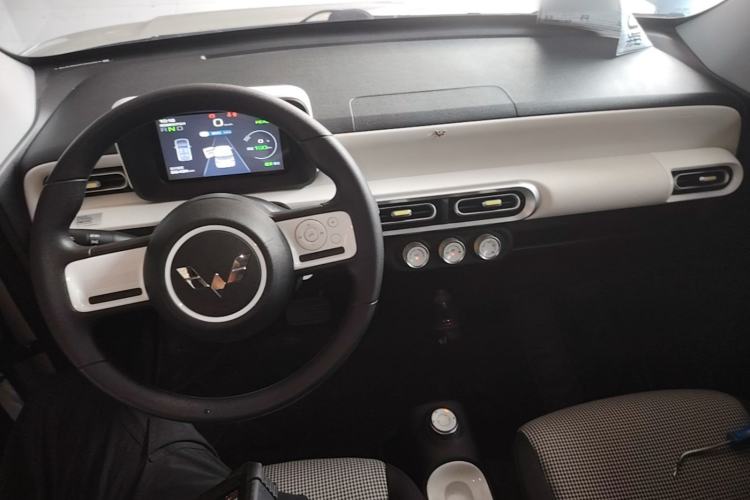 Used Wuling Hongguang MINIEV 2024 3rd Generation 215km Youth Edition Center Console