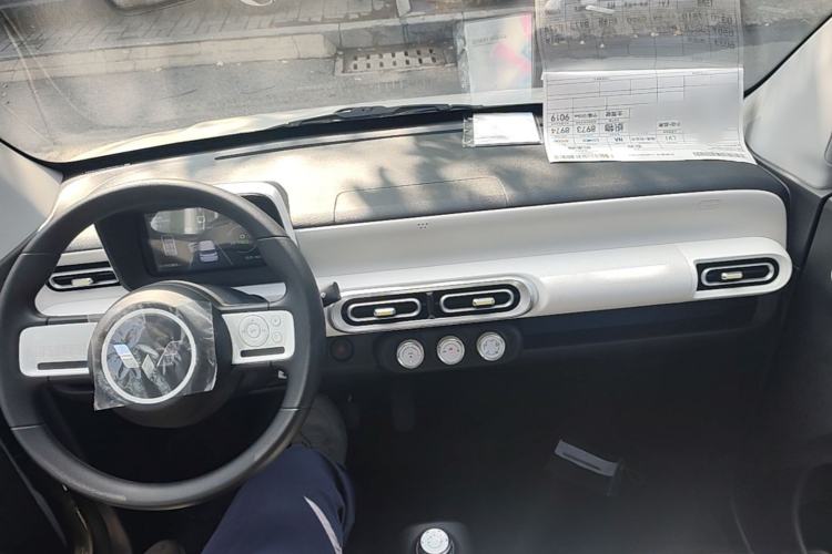 Used Wuling Hongguang MINIEV 2024 3rd Generation 215km Youth Edition Center Console