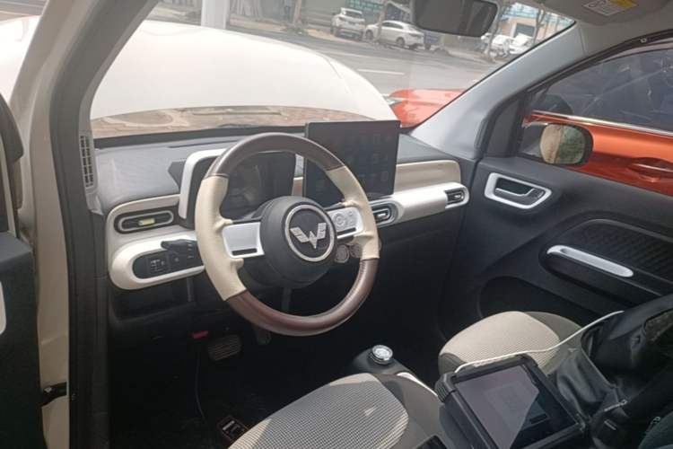 Used Wuling Hongguang MINIEV 2024 3rd Generation 215km Youth Edition Center Console