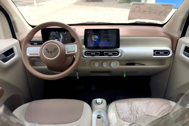 Used Wuling Hongguang MINIEV 2024 3rd Generation 215km Youth Edition Center Console