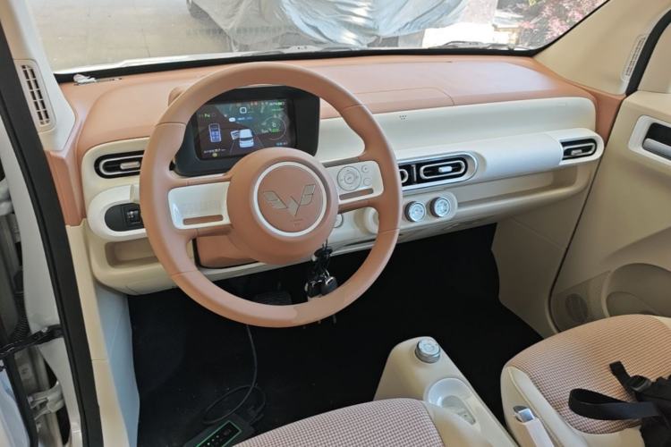Used Wuling Hongguang MINIEV 2024 3rd Generation 215km Youth Edition Center Console