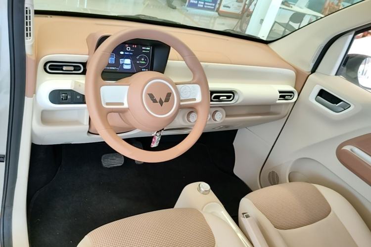 Used Wuling Hongguang MINIEV 2024 3rd Generation 215km Youth Edition Center Console