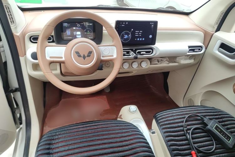 Used Wuling Hongguang MINIEV 2024 3rd Generation 215km Youth Edition Center Console