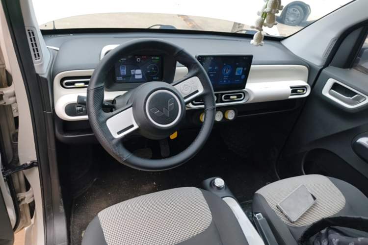 Used Wuling Hongguang MINIEV 2024 3rd Generation 215km Youth Edition Center Console