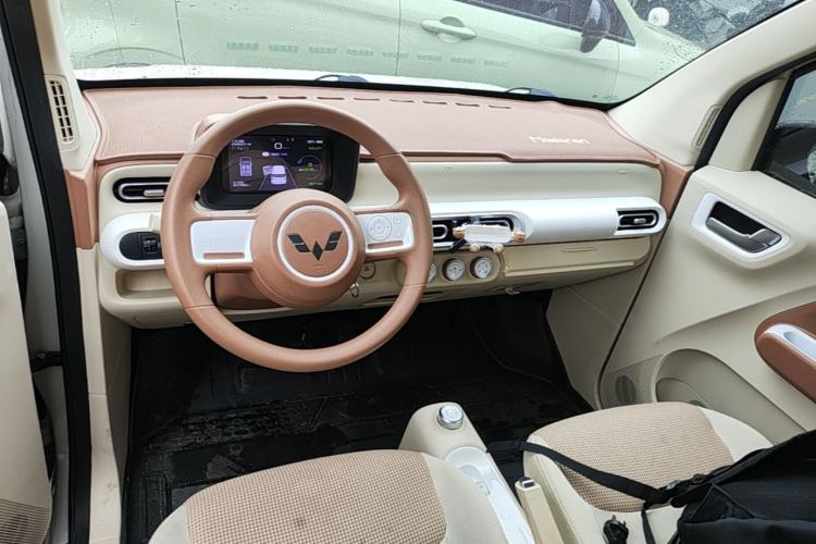 Used Wuling Hongguang MINIEV 2024 3rd Generation 215km Youth Edition Center Console