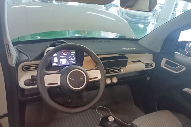 Used Wuling Hongguang MINIEV 2024 3rd Generation 215km Youth Edition Center Console