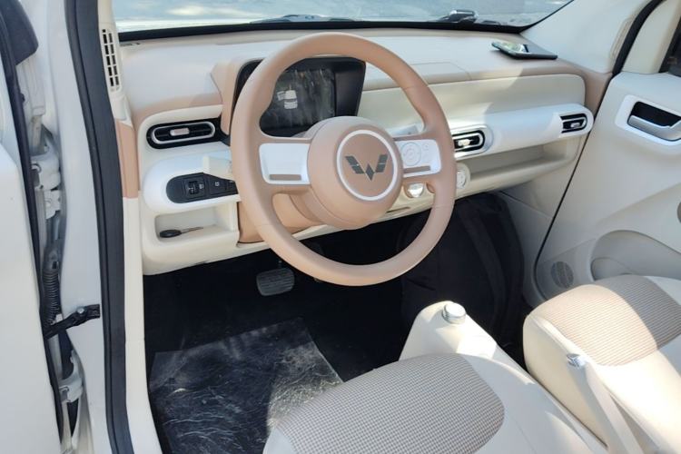 Used Wuling Hongguang MINIEV 2024 3rd Generation 215km Youth Edition Center Console