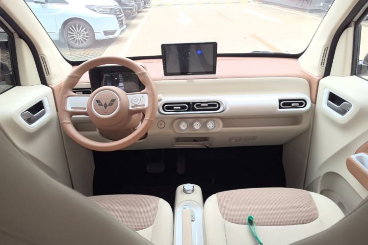 Used Wuling Hongguang MINIEV 2024 3rd Generation 215km Youth Edition Center Console
